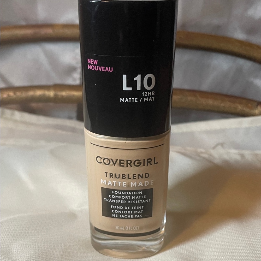 COVERGIRL TruBlend Matte Made Foundation L10 - Creamy Finish